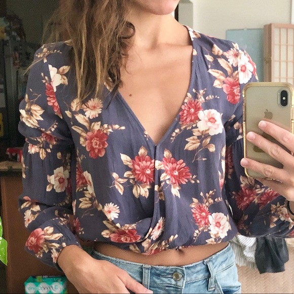 American Eagle Outfitters Tops - CLEARANCE NWT AE Long Sleeve Cropped Floral Blouse